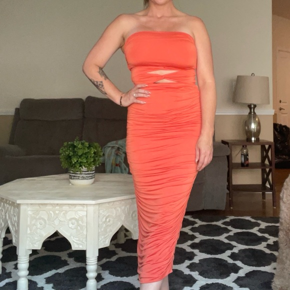 Ruched & Ready Barely There Maxi - Picture 4 of 4